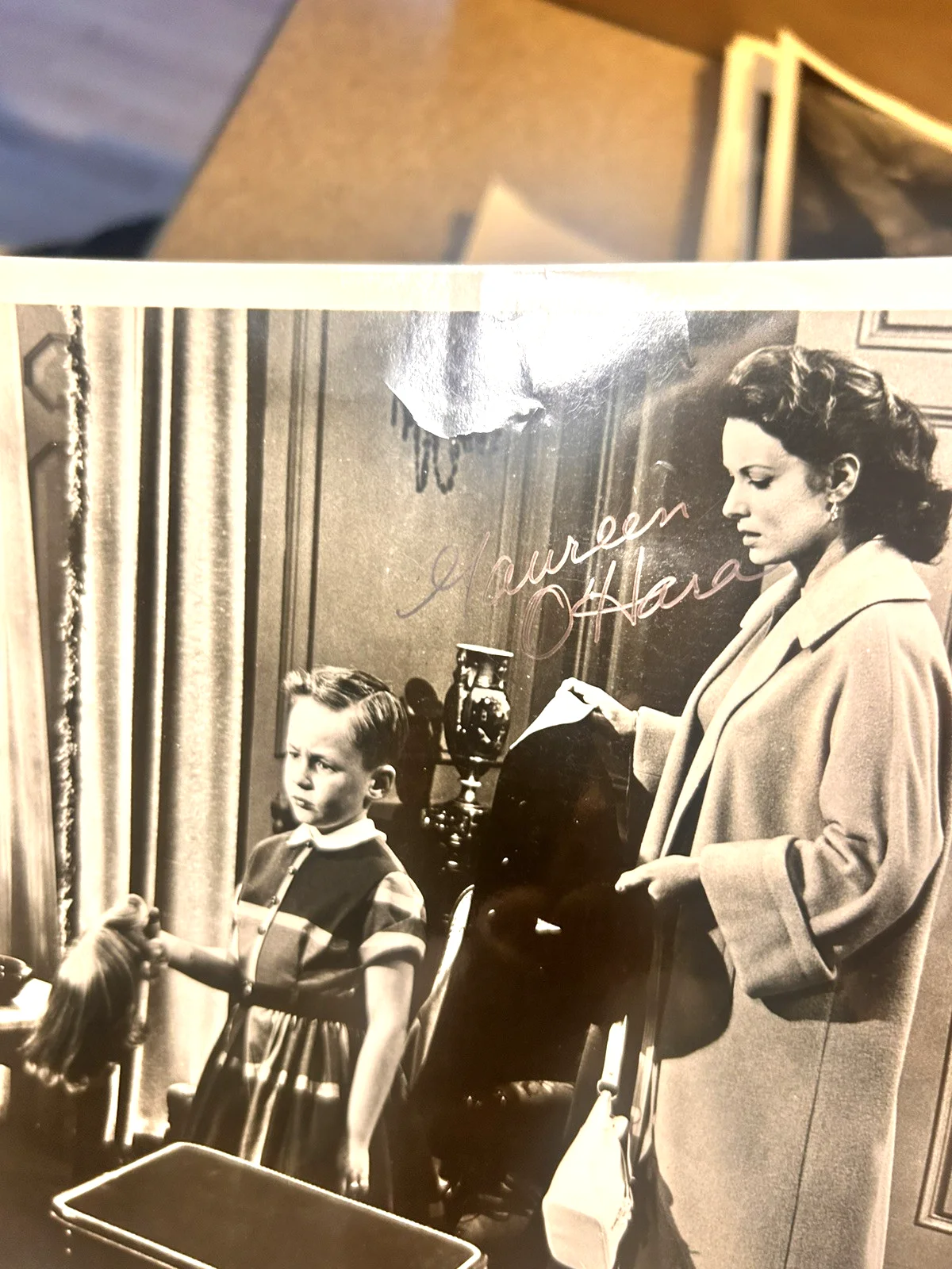 Maureen O’Hara — Maureen O’Hara Signed Autographed 8x10 Vintage Photo Everything But the Truth 56, изображение 2