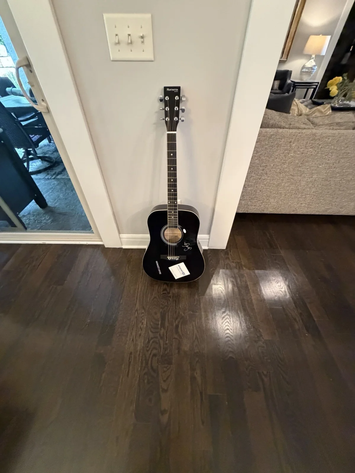 Sean Lennon Autograph Guitar , Huntington , EST 1975 , SON OF John Lennon COA, изображение 2