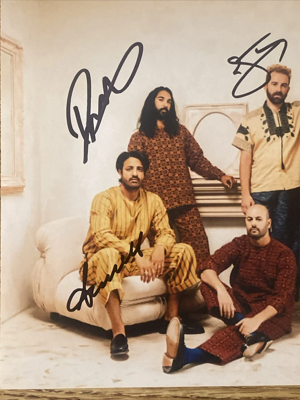 Young The Giant Band Autographed 8x10 Photo Sameer Gadhia +3, изображение 2
