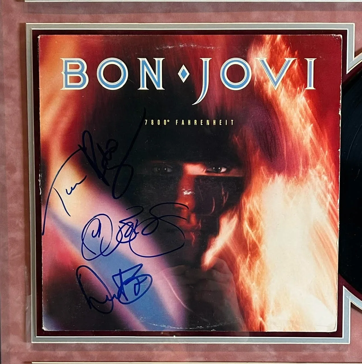 Bon Jovi 4x Autographed 7800 Fahrenheit Album Collage Framed 41" x 35.5" JSA LOA, изображение 2