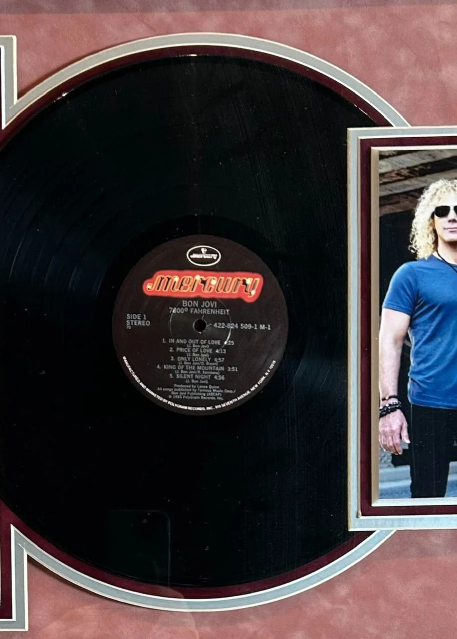 Bon Jovi 4x Autographed 7800 Fahrenheit Album Collage Framed 41" x 35.5" JSA LOA, изображение 3