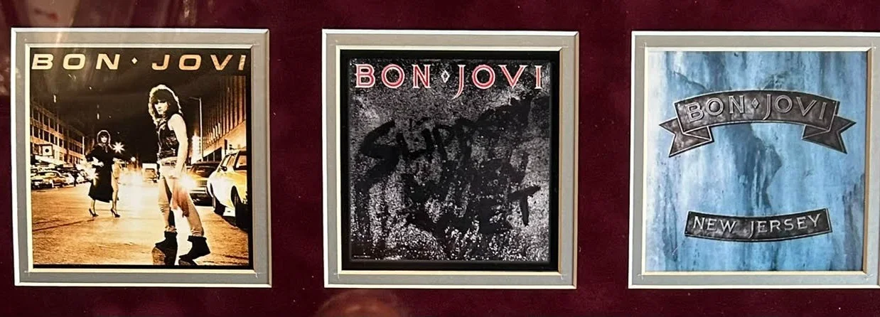 Bon Jovi 4x Autographed 7800 Fahrenheit Album Collage Framed 41" x 35.5" JSA LOA, изображение 5