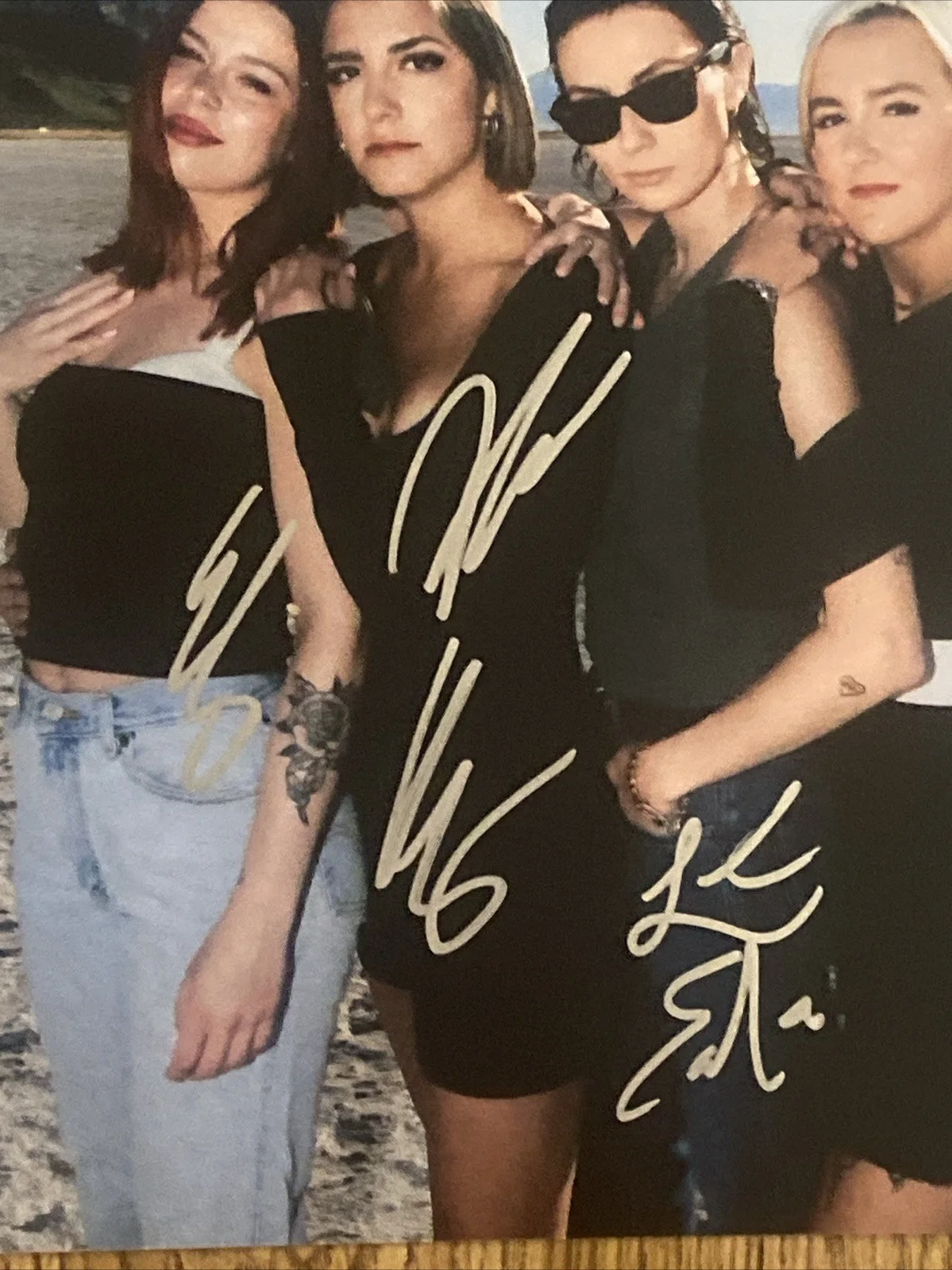 The Beaches Band Full Autographed 8x10 Photo Jordan Miller +3, изображение 2
