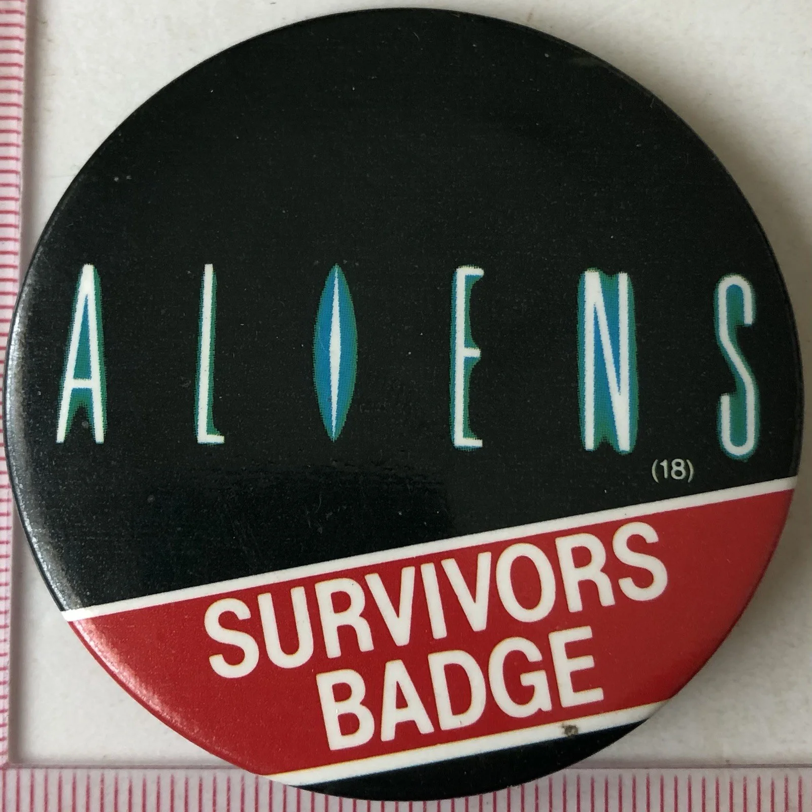 Vintage Aliens Survivors 55mm Pin Badge 1986 Film Promo James Cameron Sci Fi, изображение 2