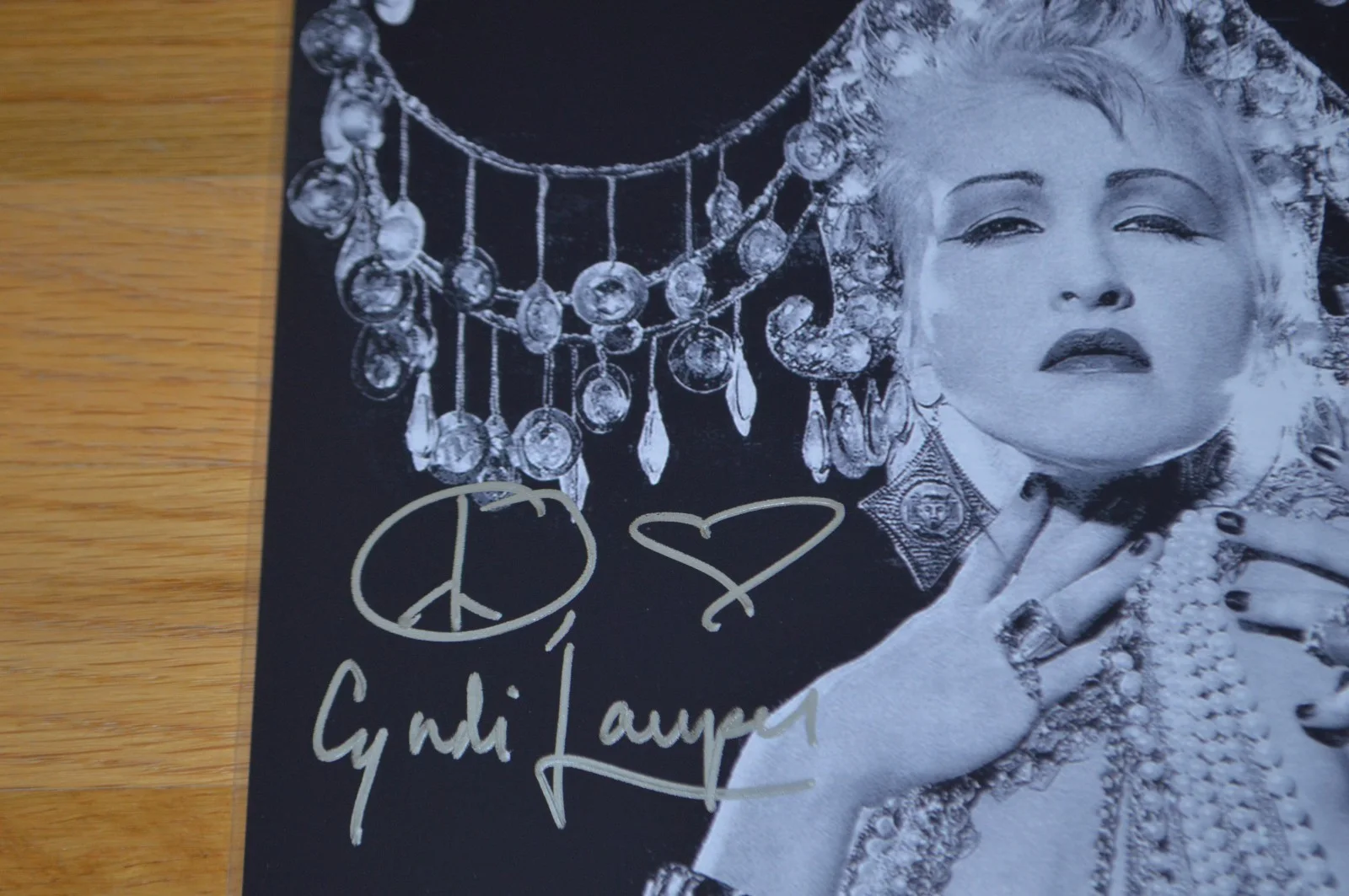 Cyndi Lauper Autographed 11x14 Vintage B/W Photo with PSA Hologram, изображение 5