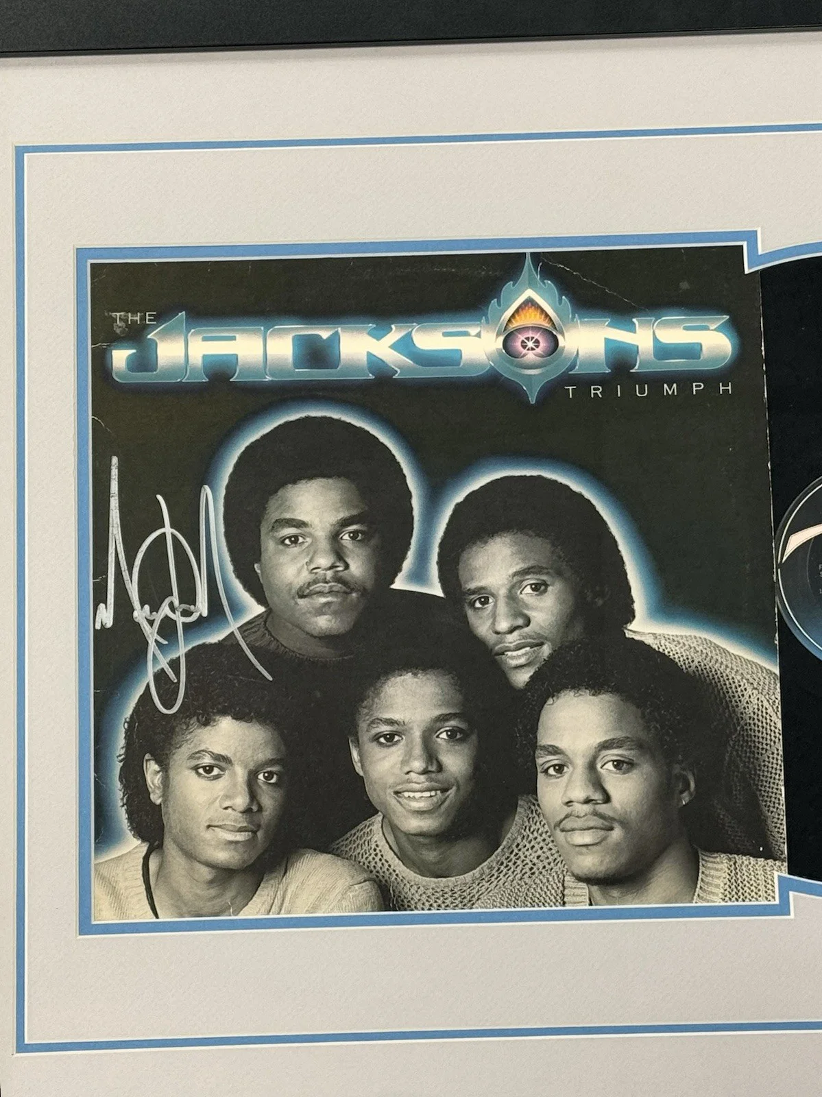 Michael Jackson Signed Autograph 1980 The Jacksons Triumph Album Framed PSA/DNA, изображение 2