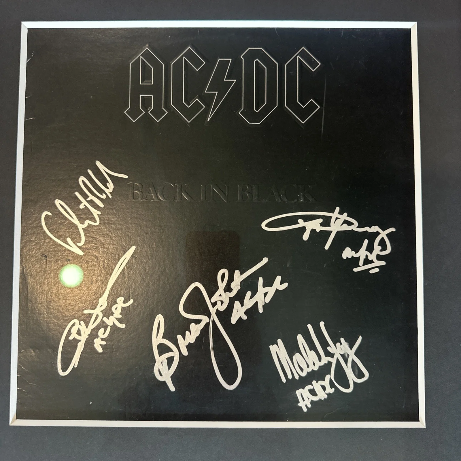 AC/DC Band Signed Back in Black Framed Album Young Johnson Rudd Williams JSA COA, изображение 2