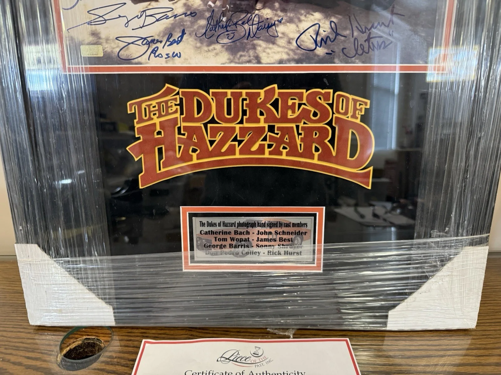 Cathrine, John, George, Ton, Rick, Sonny — THE DUKES OF HAZZARD Autographed Photo Signed By 8 Cast Members Framed w/COA, изображение 4