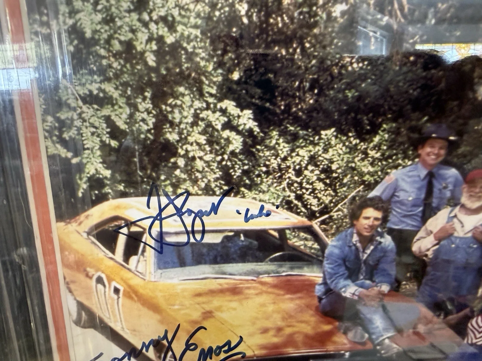 Cathrine, John, George, Ton, Rick, Sonny — THE DUKES OF HAZZARD Autographed Photo Signed By 8 Cast Members Framed w/COA, изображение 5