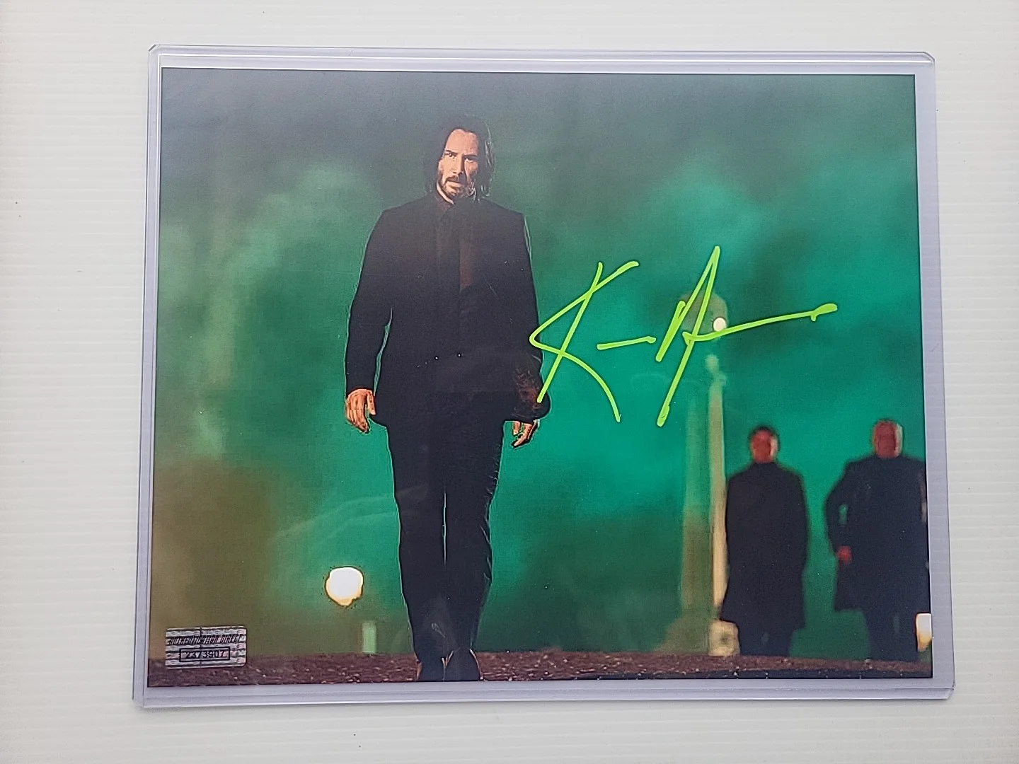 Keanu Reeves — KEANU REEVES Hand-Signed Autographed 8x10 Photograph W/COA (MOVIE STAR)