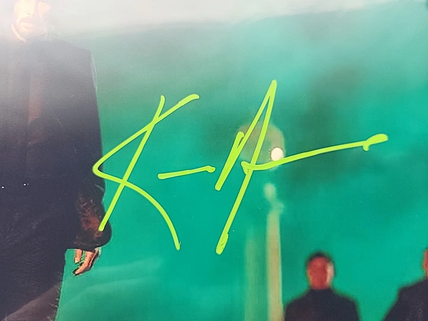 Keanu Reeves — KEANU REEVES Hand-Signed Autographed 8x10 Photograph W/COA (MOVIE STAR), изображение 2