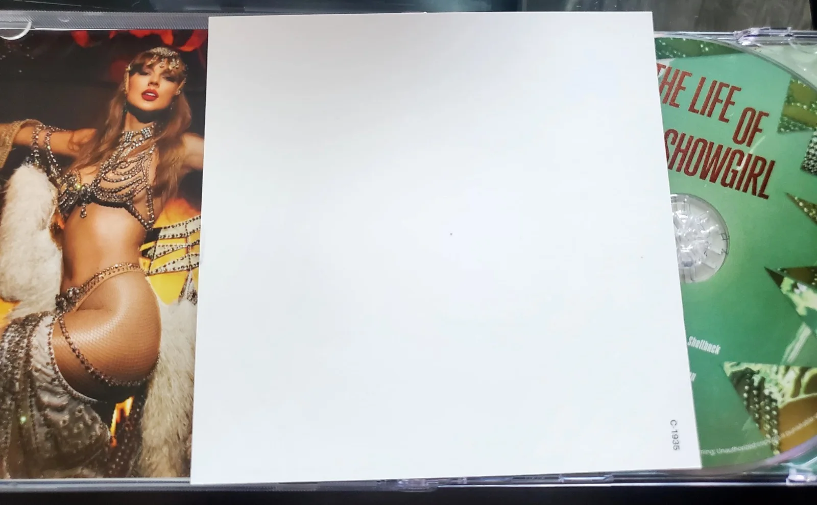 Rare Double Heart Signature Taylor Swift The Life Of A Showgirl Signed Cd 3, изображение 2