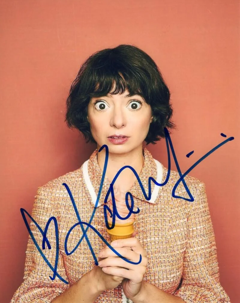 Kate Micucci — Kate Micucci Signed Autograph 8x10 Photo - Cute Lucy in The Big Bang Theory