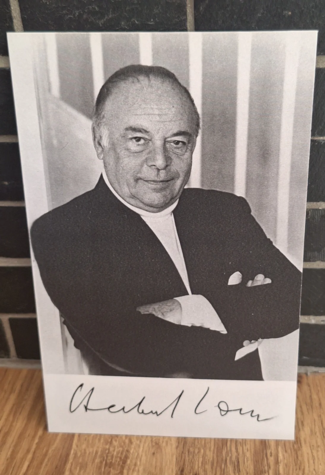 VINTAGE HERBERT LOM HAND SIGND PHOTOGRAPH PROMO CARD VGC, изображение 2
