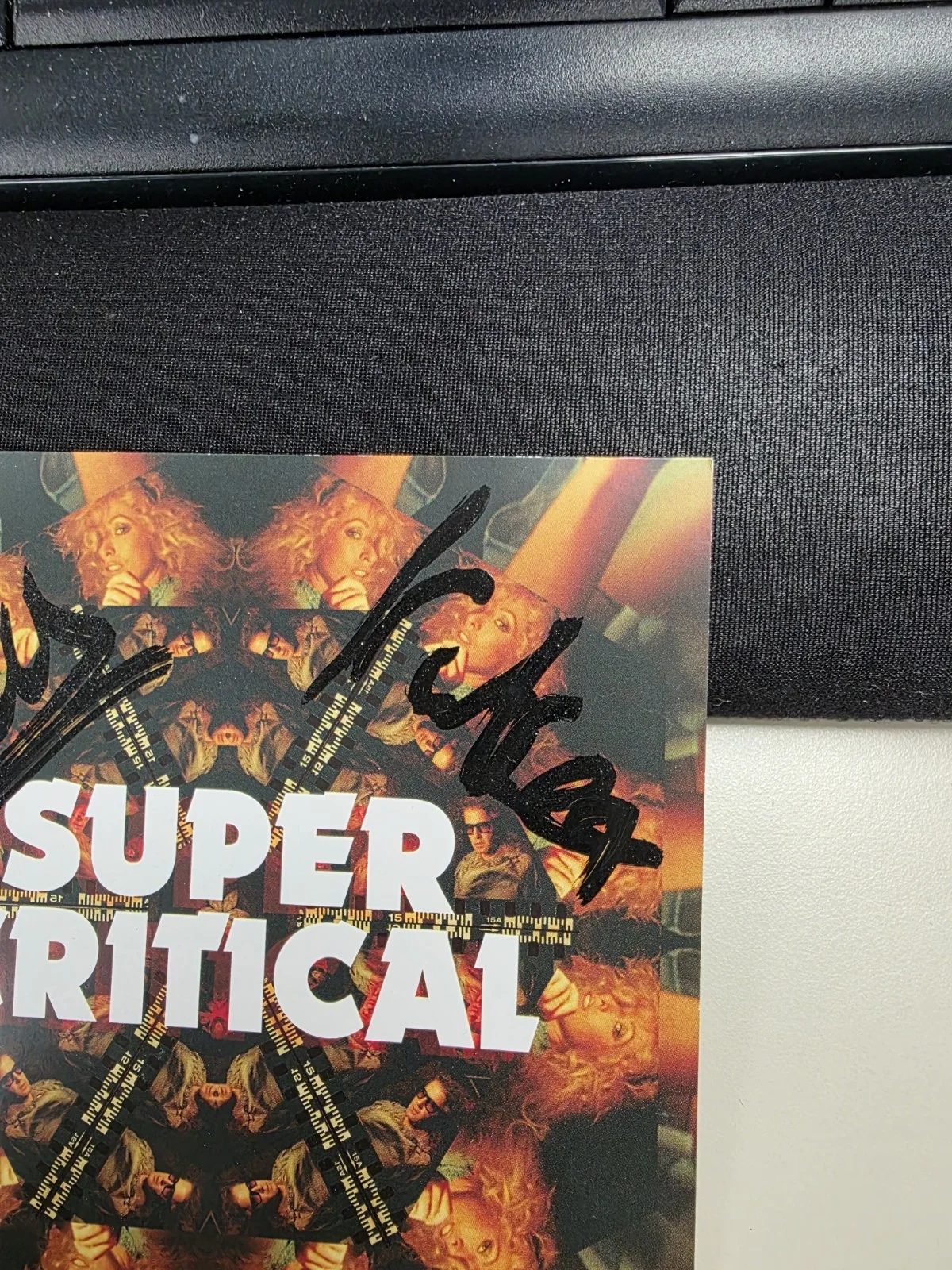 The Ting Tings - Super Critical - Signed/Autographed CD Booklet - No Music !, изображение 3