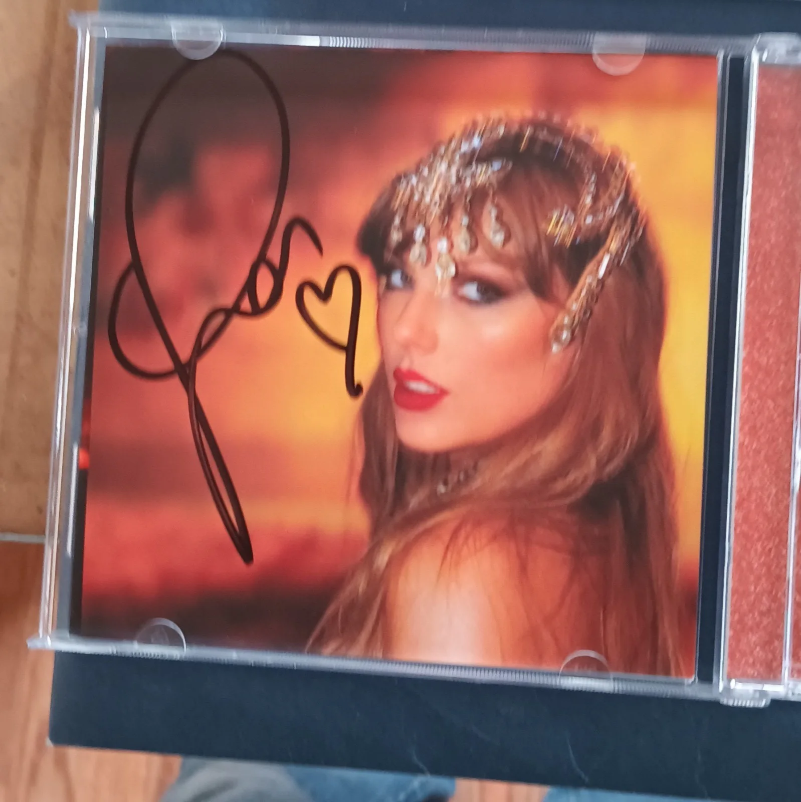 Taylor Swift Signed Life Of A Showgirl 2 Cds For Sale, изображение 2