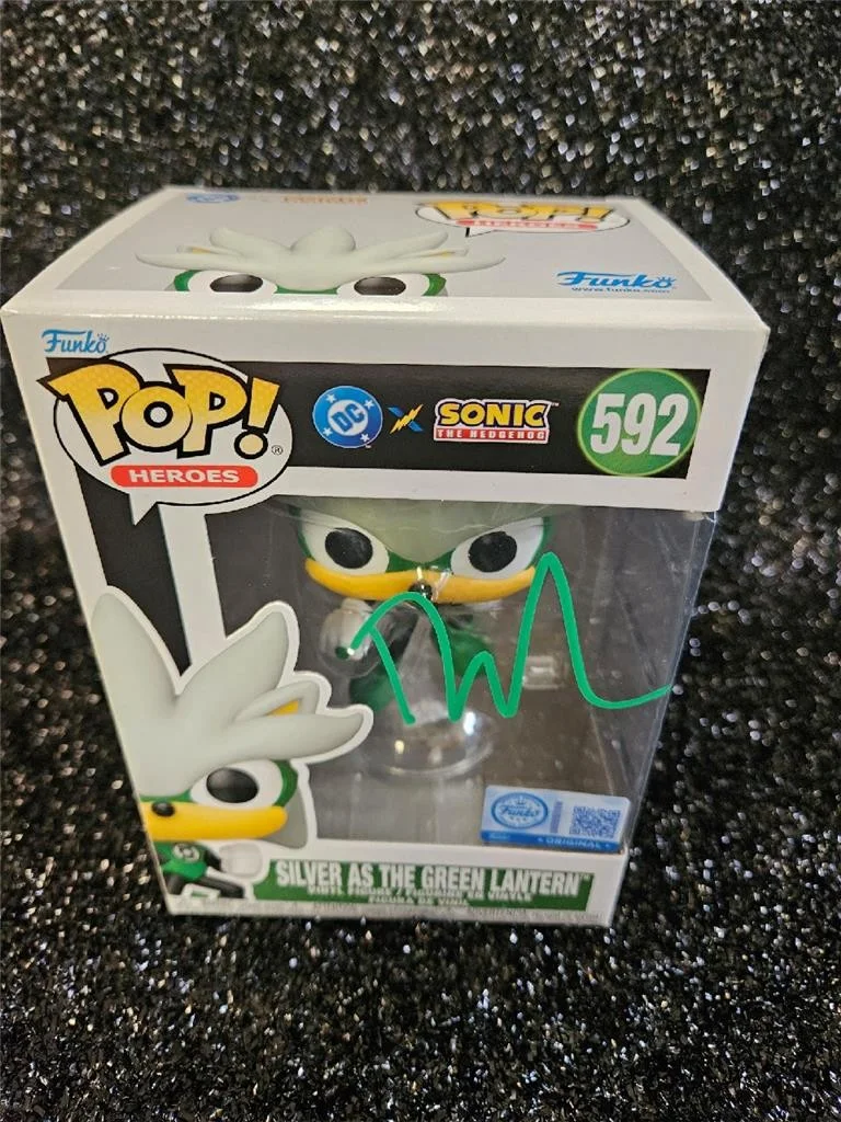 RYAN REYNOLDS — RYAN REYNOLDS SIGNED FUNKO POP 592 SONIC HEDGEHOG SILVER AS GREEN LANTERN W/ COA