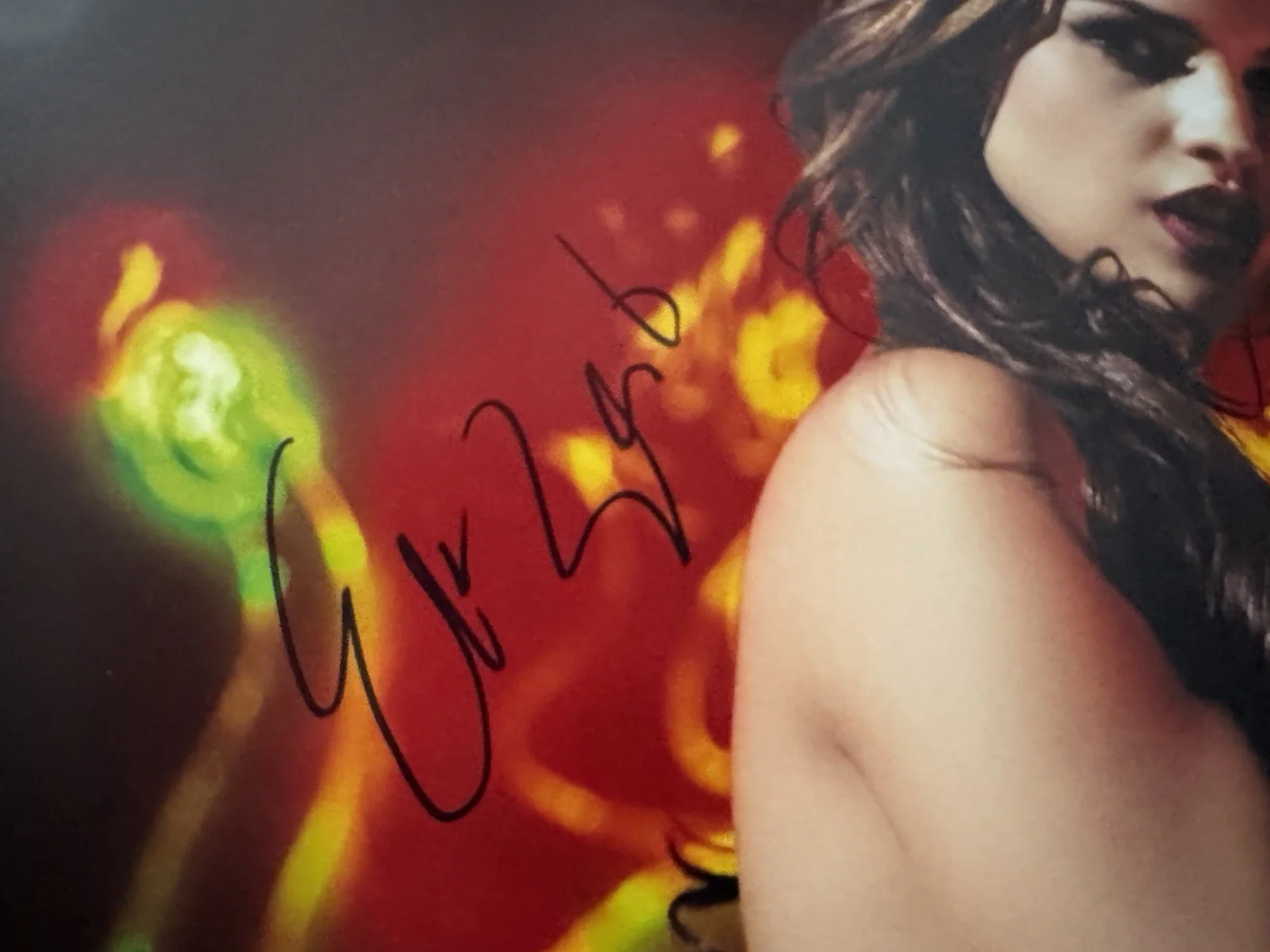 Eiza Gonzalez Signed Autographed 11x14” Photograph Autograph World COA, изображение 2