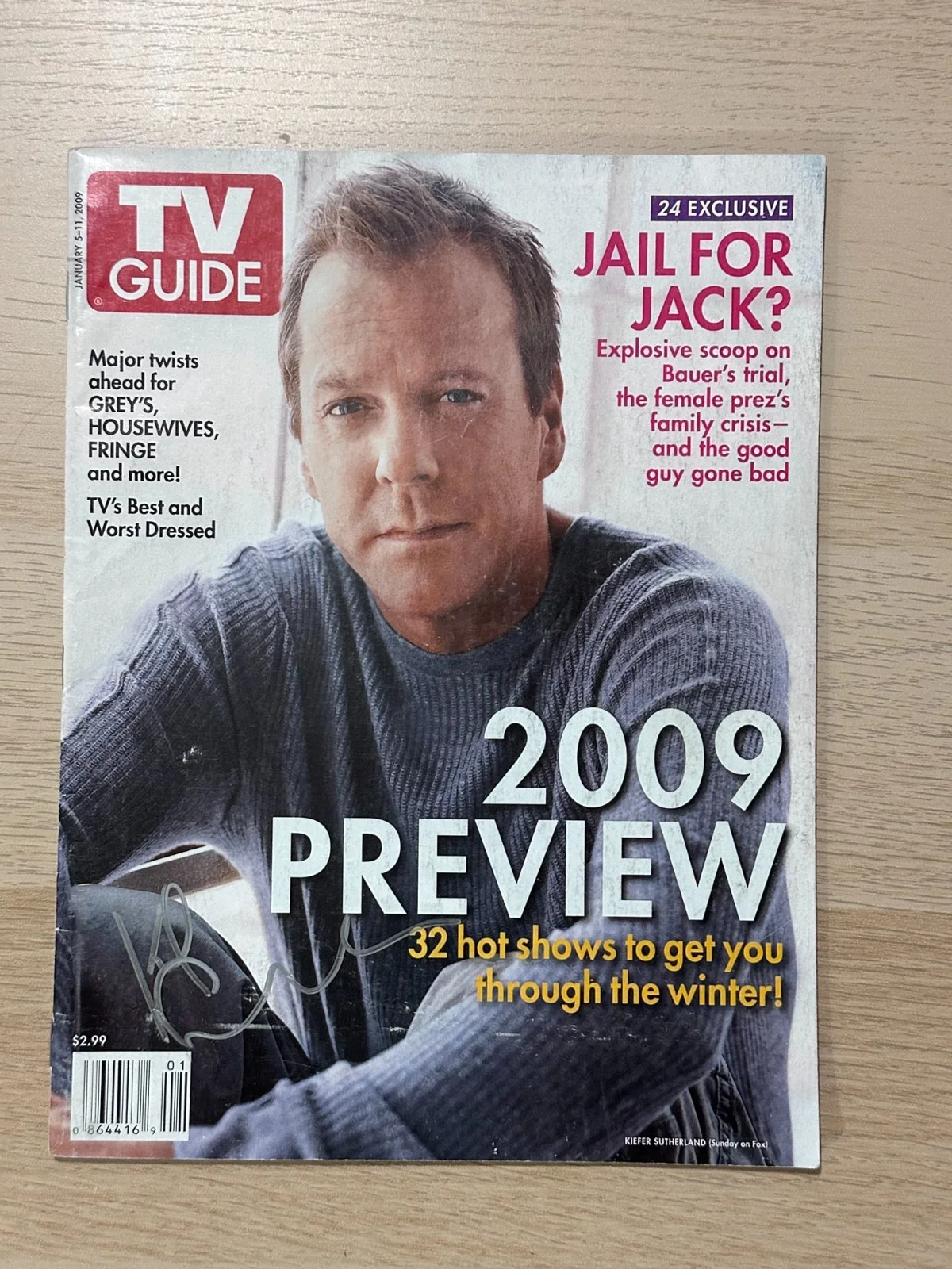 Kiefer Sutherland — Kiefer Sutherland signed TV Guide mag 24 The Lost Boys Young Guns Jack Bauer, изображение 4