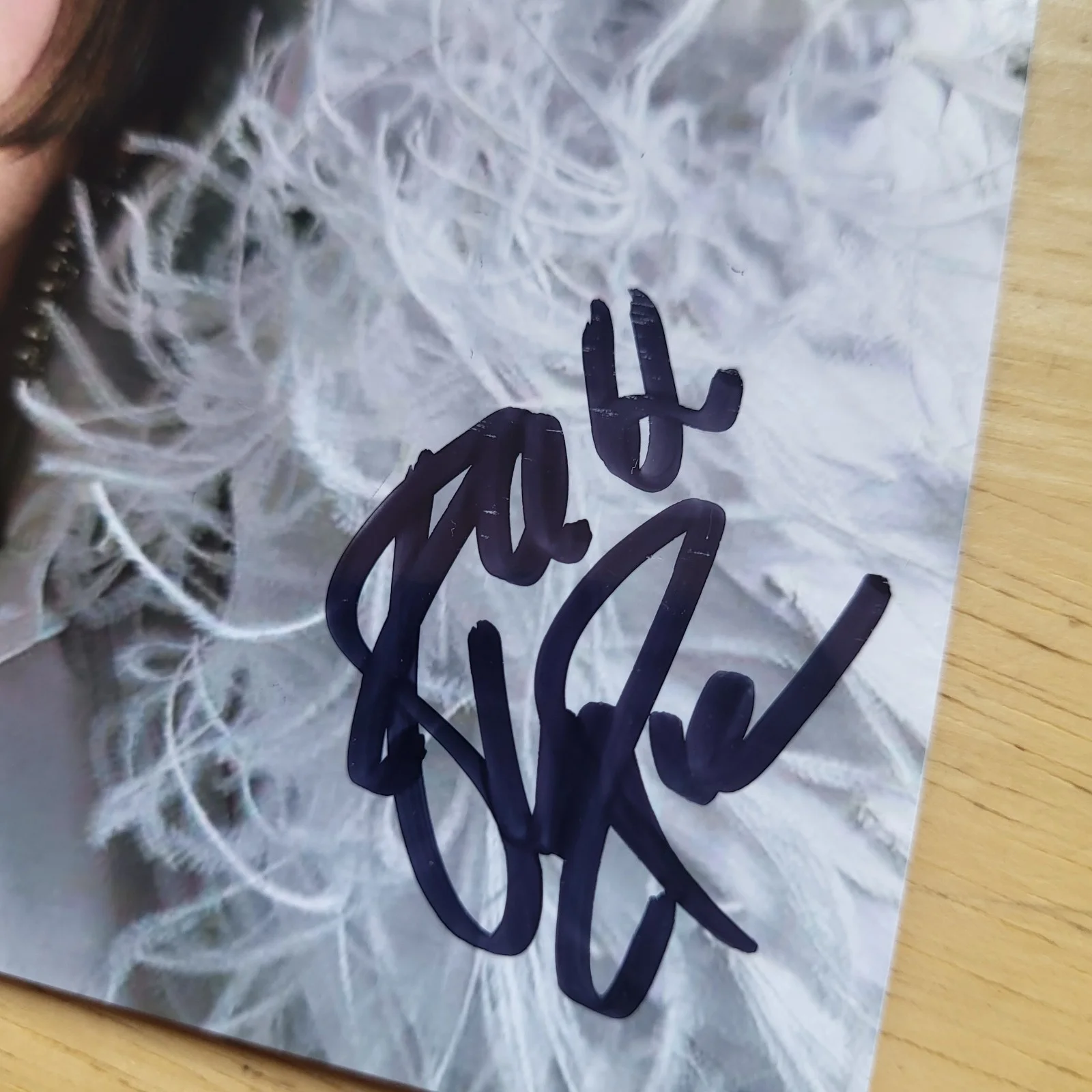 Patti LuPone — Patti LuPone Evita Broadway Musicals Hand Signed 4x6 Autograph, изображение 2