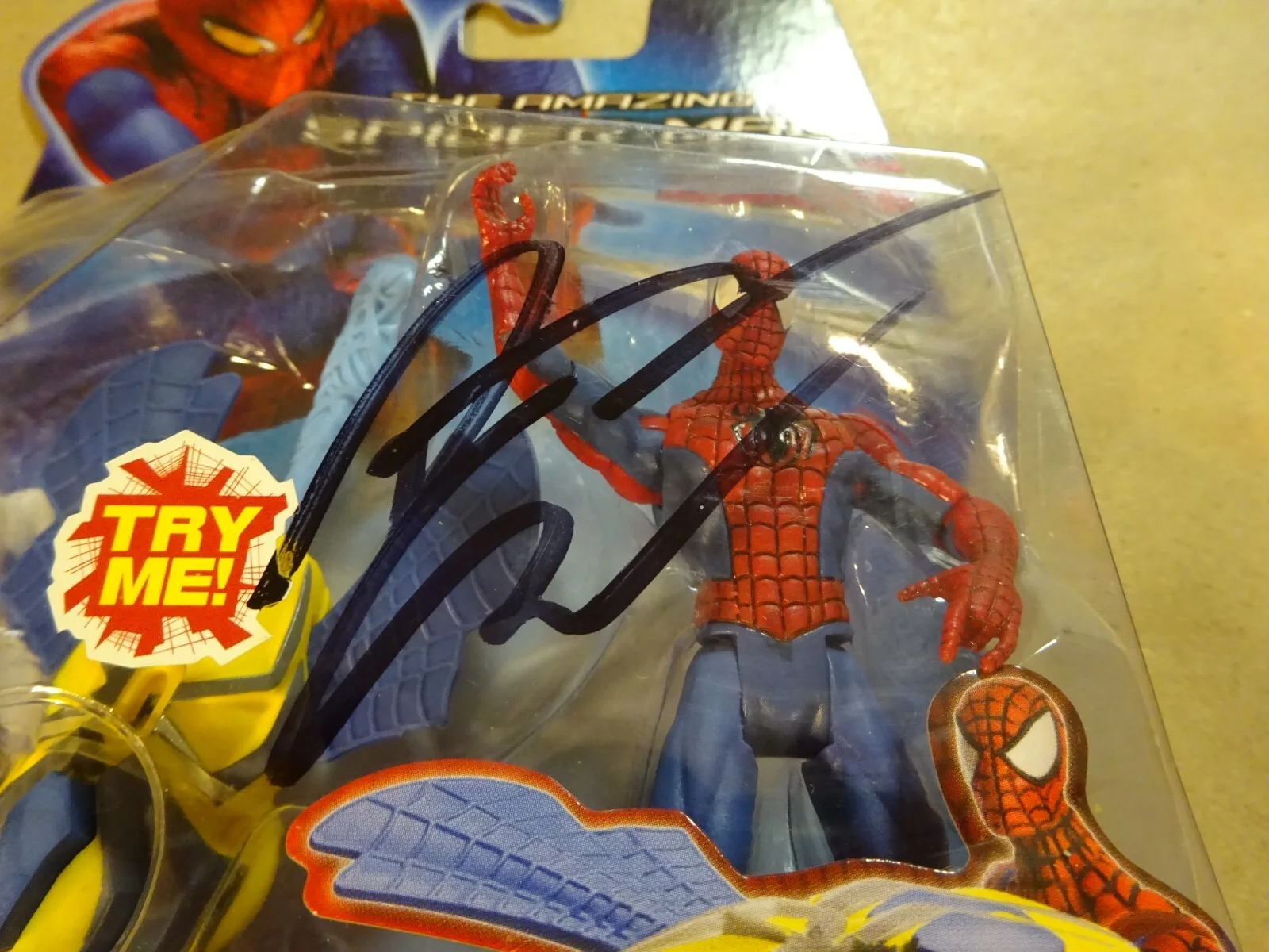 Andrew Garfield — Signed Andrew Garfield Autographed Spider-Man Toy / Figure Beckett COA BAS, image 3