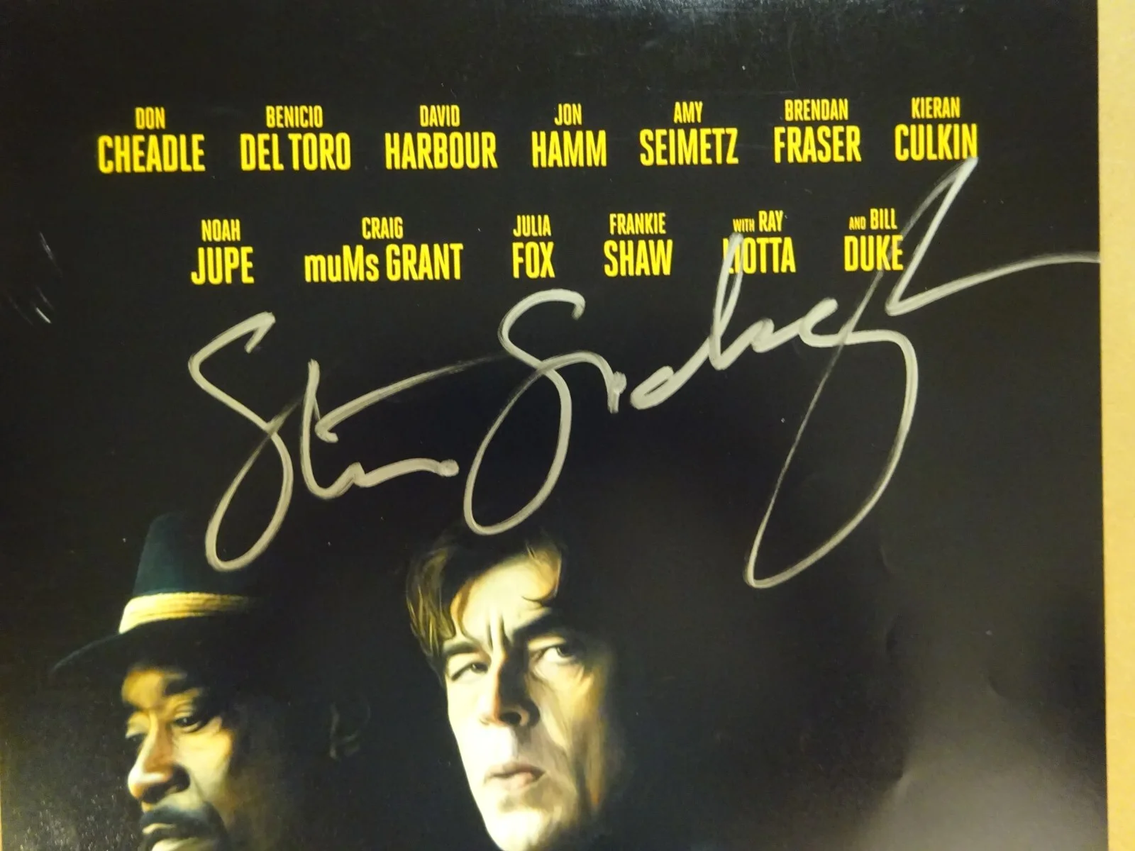 Steven Soderbergh — Signed STEVEN SODERBERGH Autographed No Sudden Move 11x17 Photo Beckett BAS COA, image 3