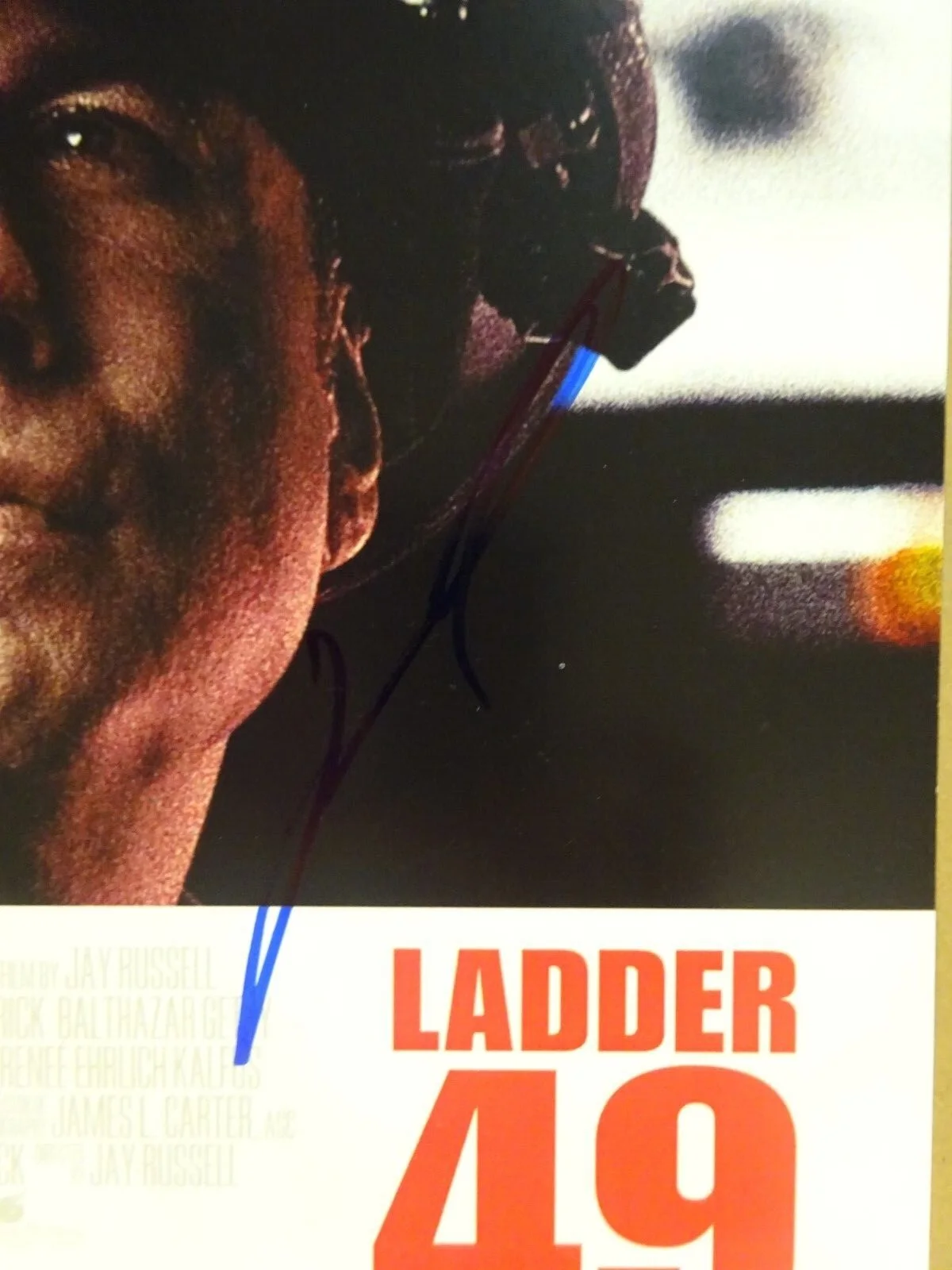 John Travolta — Signed JOHN TRAVOLTA Autographed LADDER 49 11"x17" Photo Beckett BAS COA, изображение 3