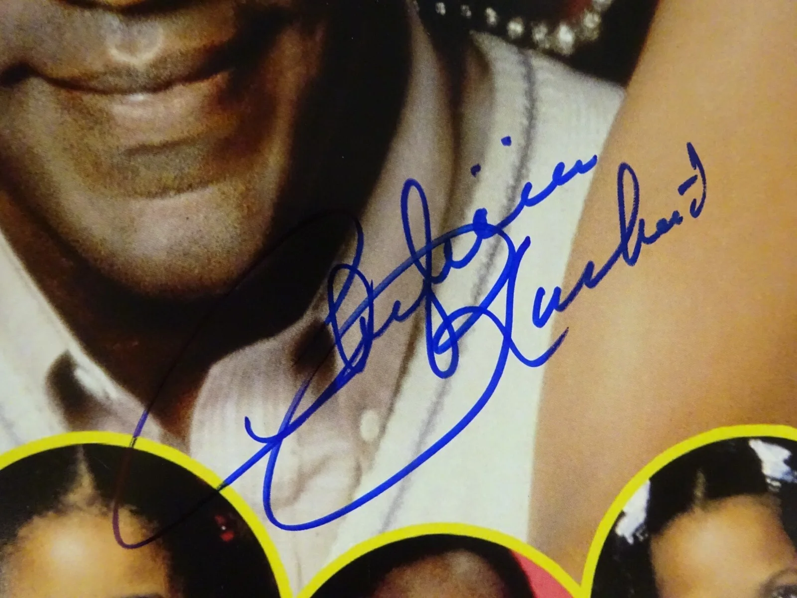 Phylicia Rashad — Signed PHYLICIA RASHAD Autographed The Cosby Show 11"x17" Photo Beckett BAS COA, изображение 3