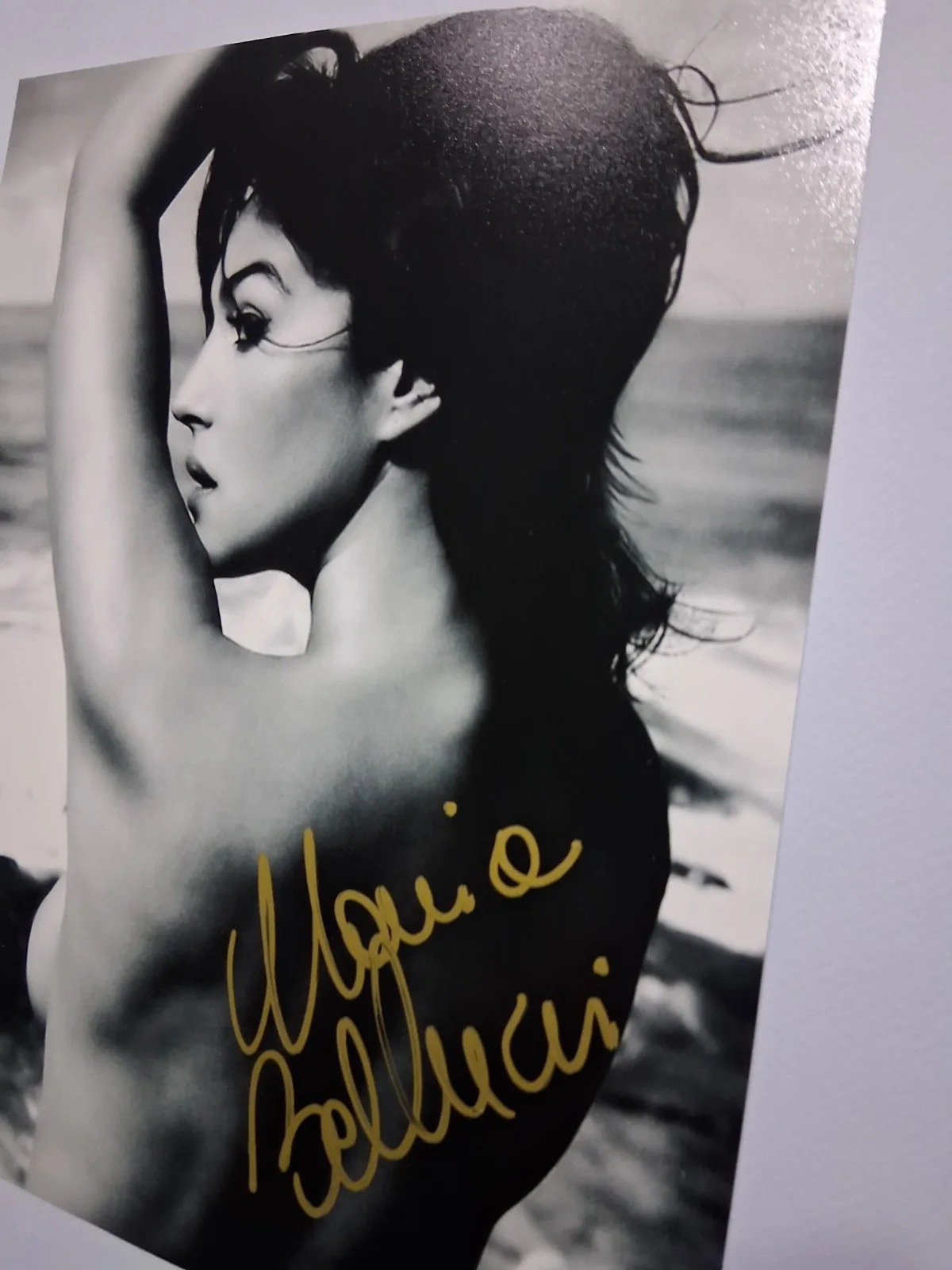 Monica Bellucci — Monica Bellucci signed b&w photo 7 3/4"x9 3/4" Matrix, Bram Stoker's Dracula, image 3
