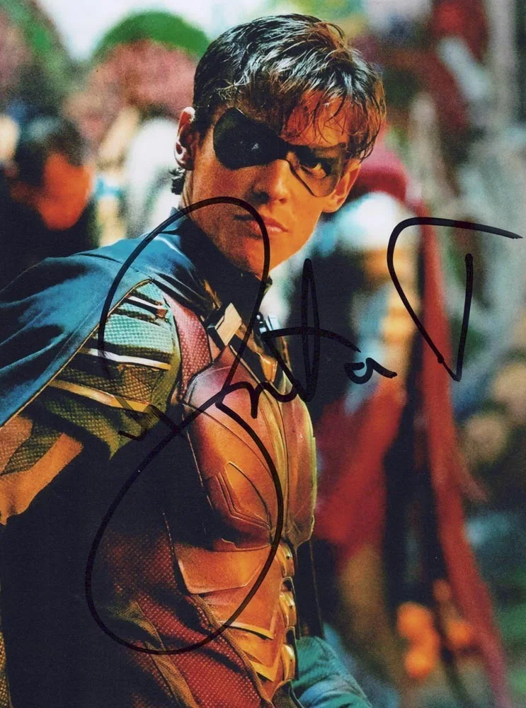BRENTON THWAITES — Brenton Thwaites signed "TITANS" 8x10 Photo b EXACT PROOF Robin Nightwing COA, image 4