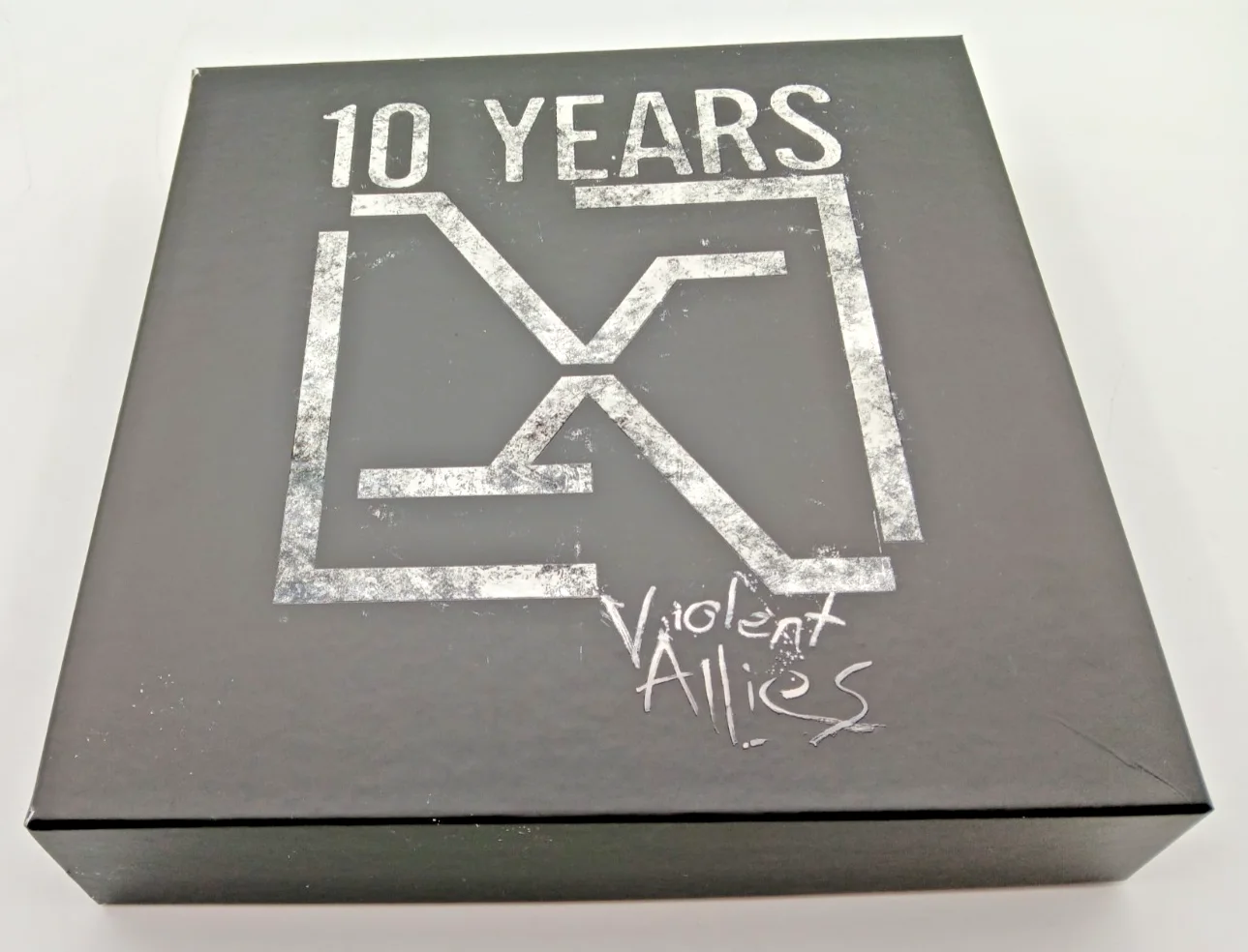 A TO Z MEDIA | VIOLENT ALLIES BOX | 10 YEARS | DRUM HEAD | SIGNED, изображение 2