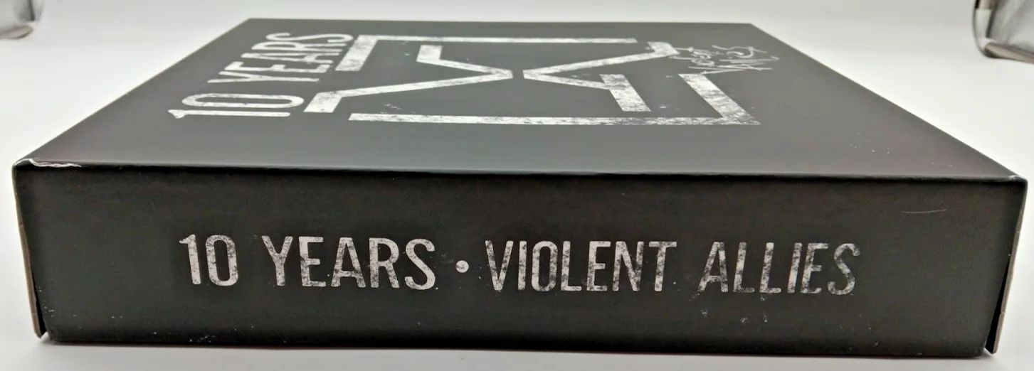 A TO Z MEDIA | VIOLENT ALLIES BOX | 10 YEARS | DRUM HEAD | SIGNED, изображение 4