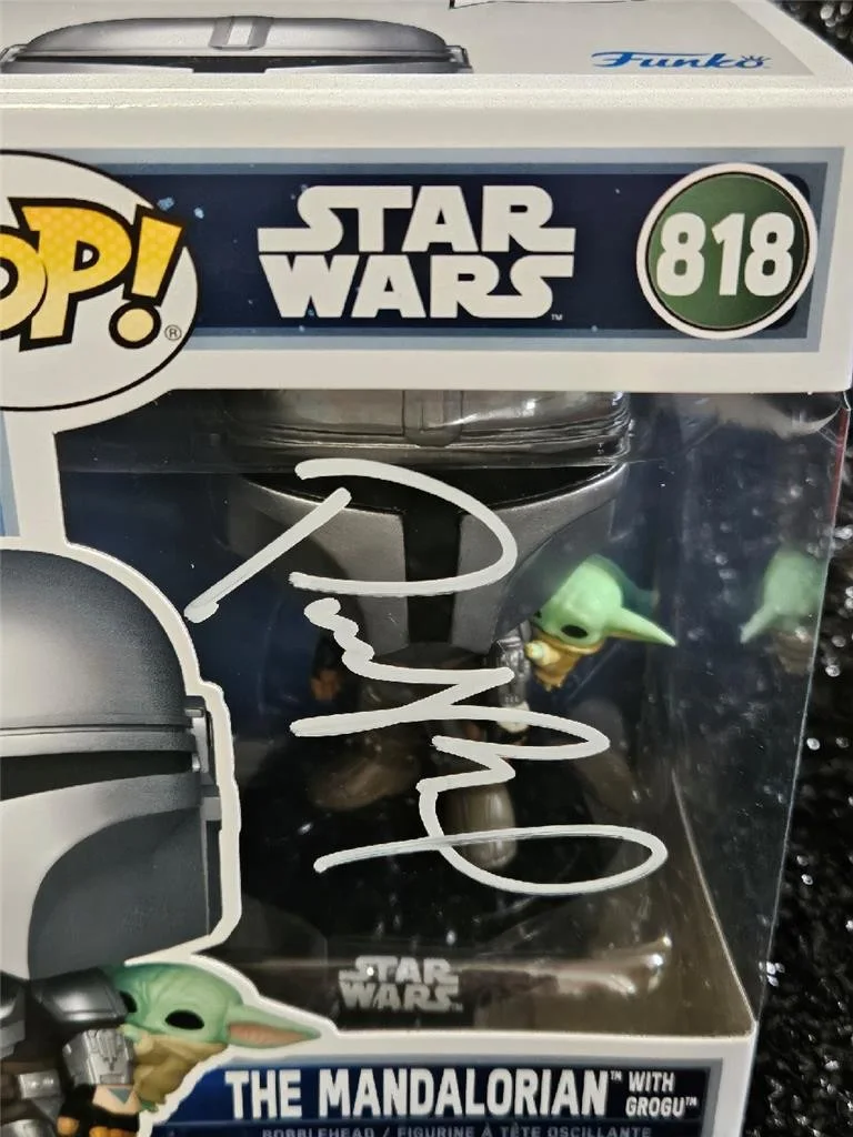 PEDRO PASCAL — PEDRO PASCAL HAND SIGNED AUTOGRAPHED FUNKO POP! 818 MANDALORIAN GROGU FIGURE COA, image 2