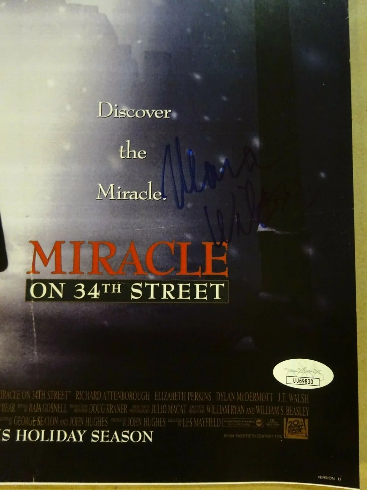Mara Wilson — Signed MARA WILSON Autographed MIRACLE ON 34TH STREET 11"x17" Photo JSA COA, изображение 3