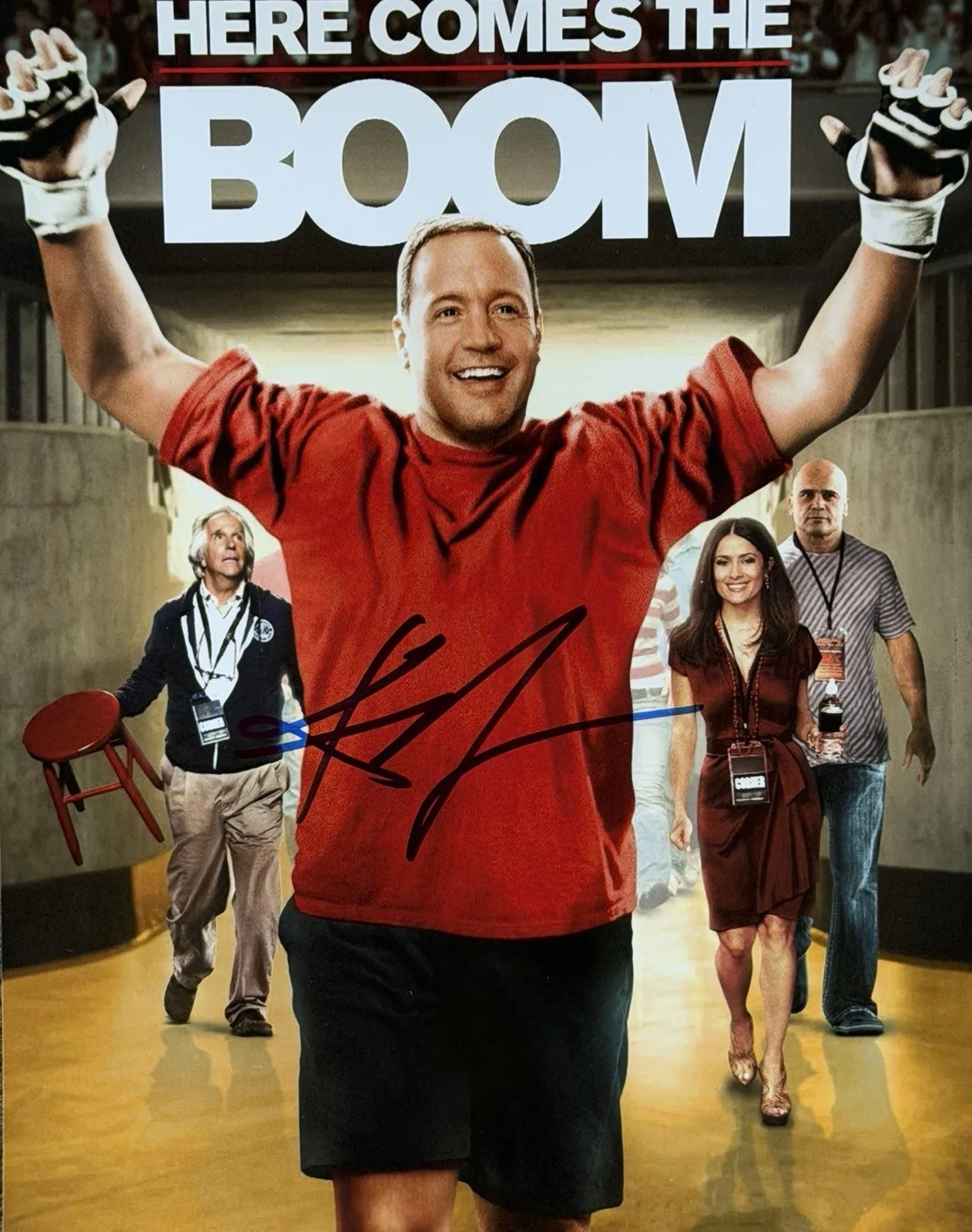 Kevin James — Kevin James "Here Comes the Boom" AUTOGRAPH Signed 'Scott Voss' 8x10 Photo COA