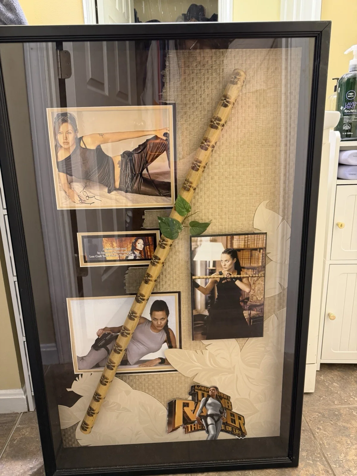 Angelina jolie — Angelina Jolie Signed Movie Memorabilia With Fighting Stick From Tomb Raider