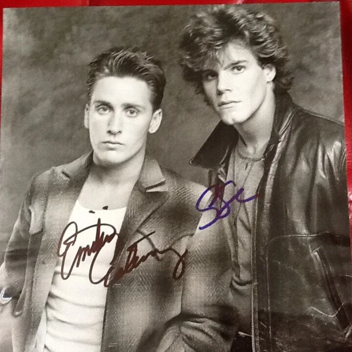 Craig Sheffer & Emilio Estevez SIGNED 1985 Photo Movie TV Actors 80s Hunks Cute, изображение 2