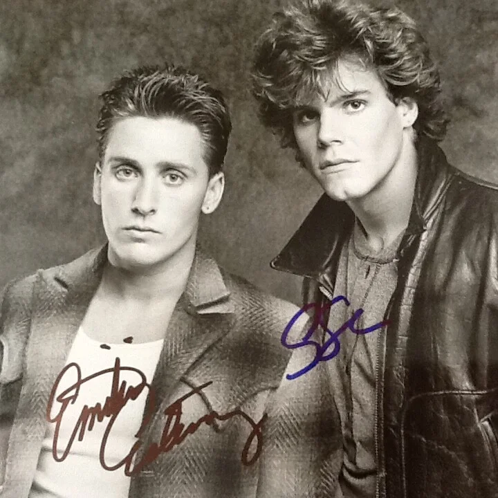 Craig Sheffer & Emilio Estevez SIGNED 1985 Photo Movie TV Actors 80s Hunks Cute, изображение 3