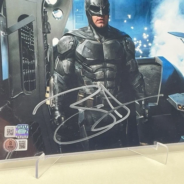 Ben Affleck — Ben Affleck Autographed Batman V Superman: Dawn Of Justice 8X10 Photograph BAS, изображение 2
