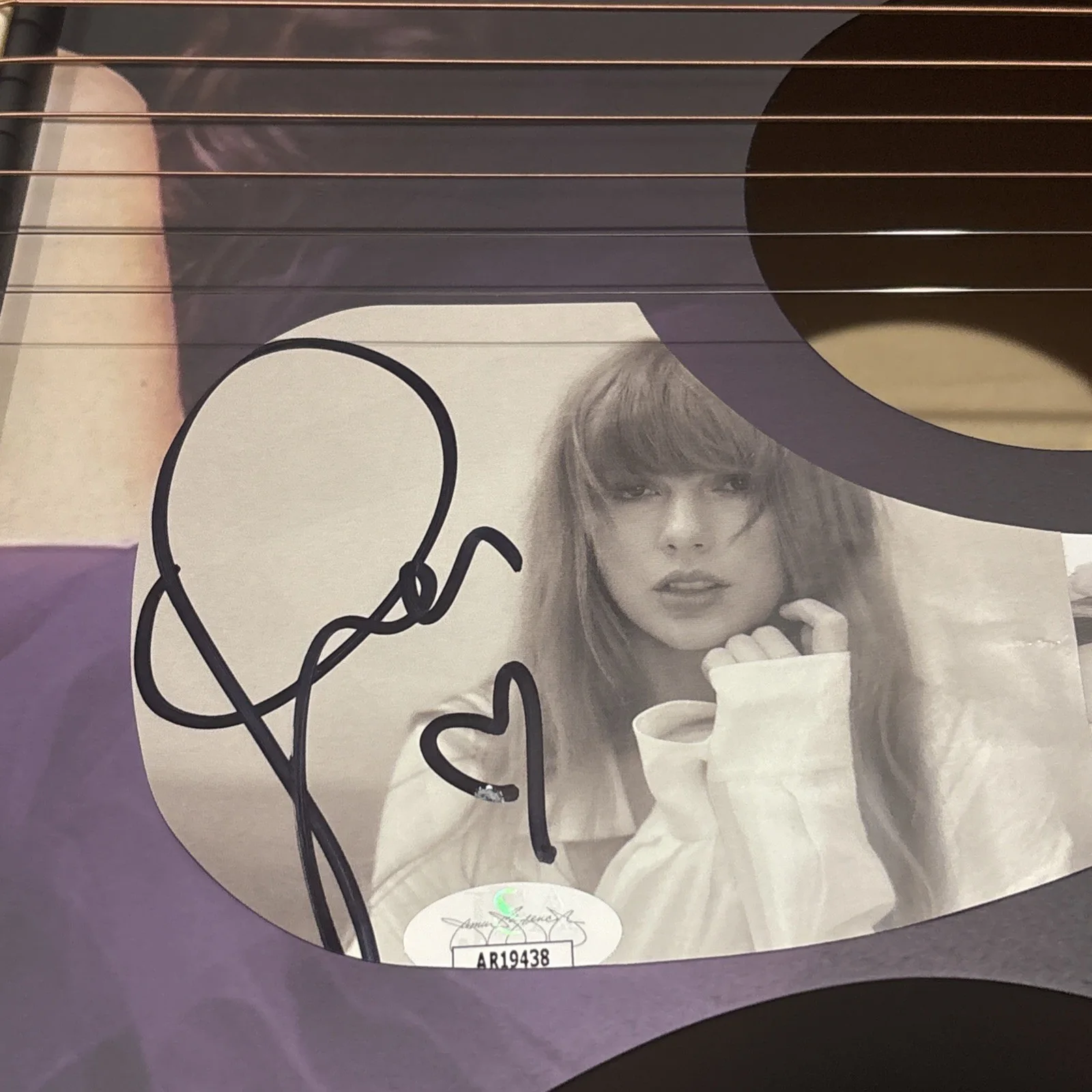 Taylor Swift 38" Acoustic Guitar Signed With a “Heart”, JSA Certified, изображение 3