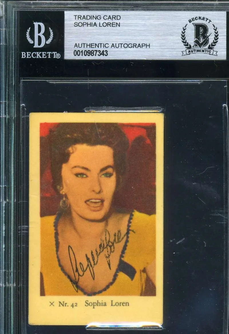 SOPHIA LOREN — Sophia Loren Bas Beckett Cert Hand Signed 1950`s Dutch Trading Card Autograph