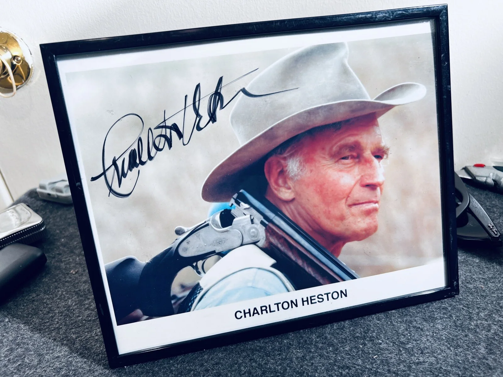 Charlton Heston — NRA and MOSES Charlton Heston SIGNED 8x10 w. COA, изображение 3