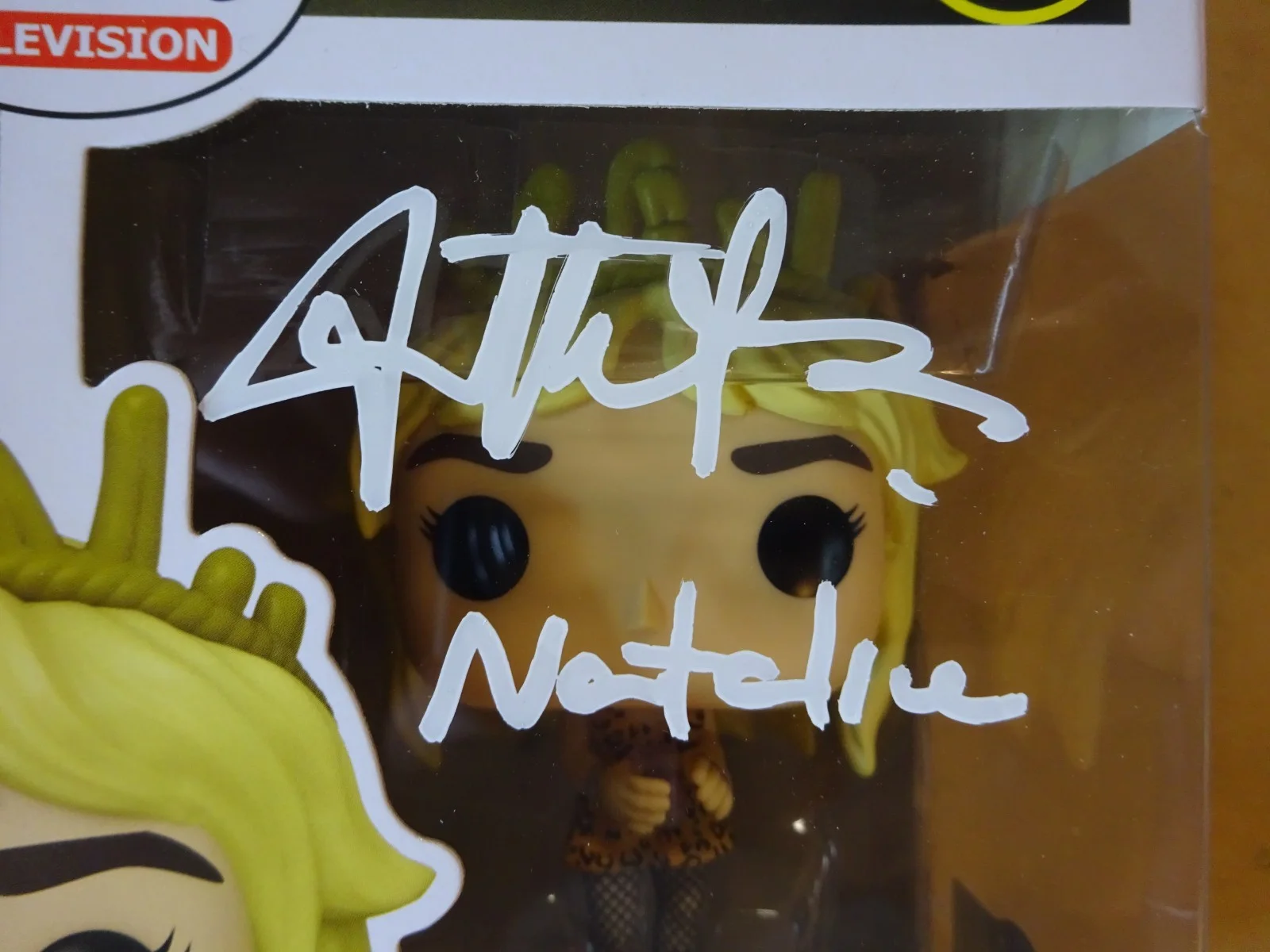 Juliette Lewis — Signed Juliette Lewis Autographed Natalie Yellowjackets Funko Pop Beckett COA, image 4