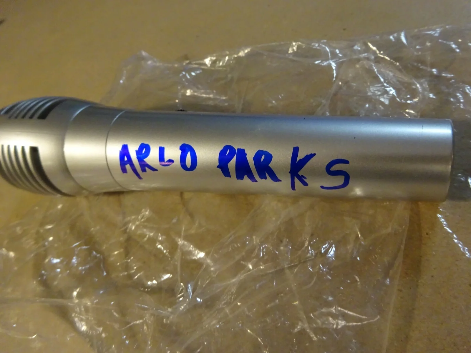 Signed ARLO PARKS Autographed Microphone British Singer / Songwriter, image 3