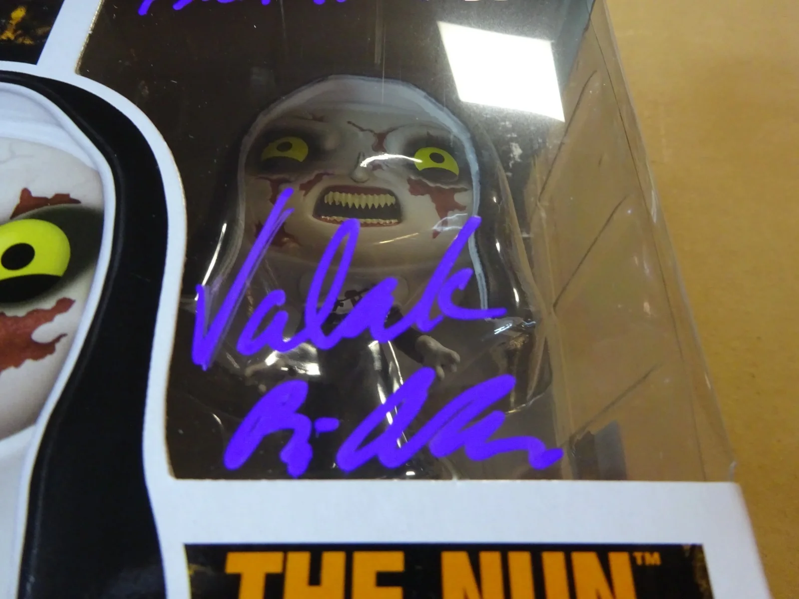 Bonnie Aarons — Signed Bonnie Aarons Autographed The Nun Funko Pop OCCM COA, изображение 4