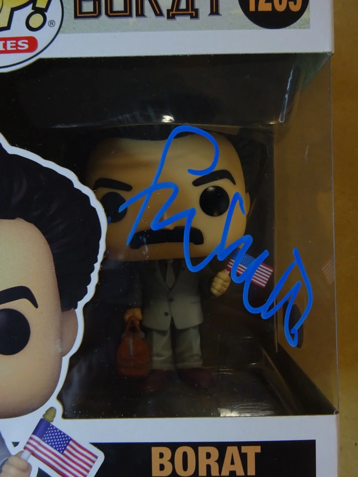 Sacha Baron Cohen — Signed Sacha Baron Cohen Autographed Borat Funko Pop Beckett BAS COA, изображение 3