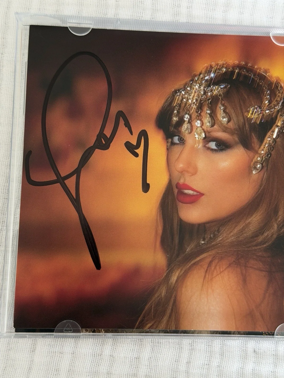 Taylor Swift Signed Heart CD The Life of a Showgirl, изображение 2