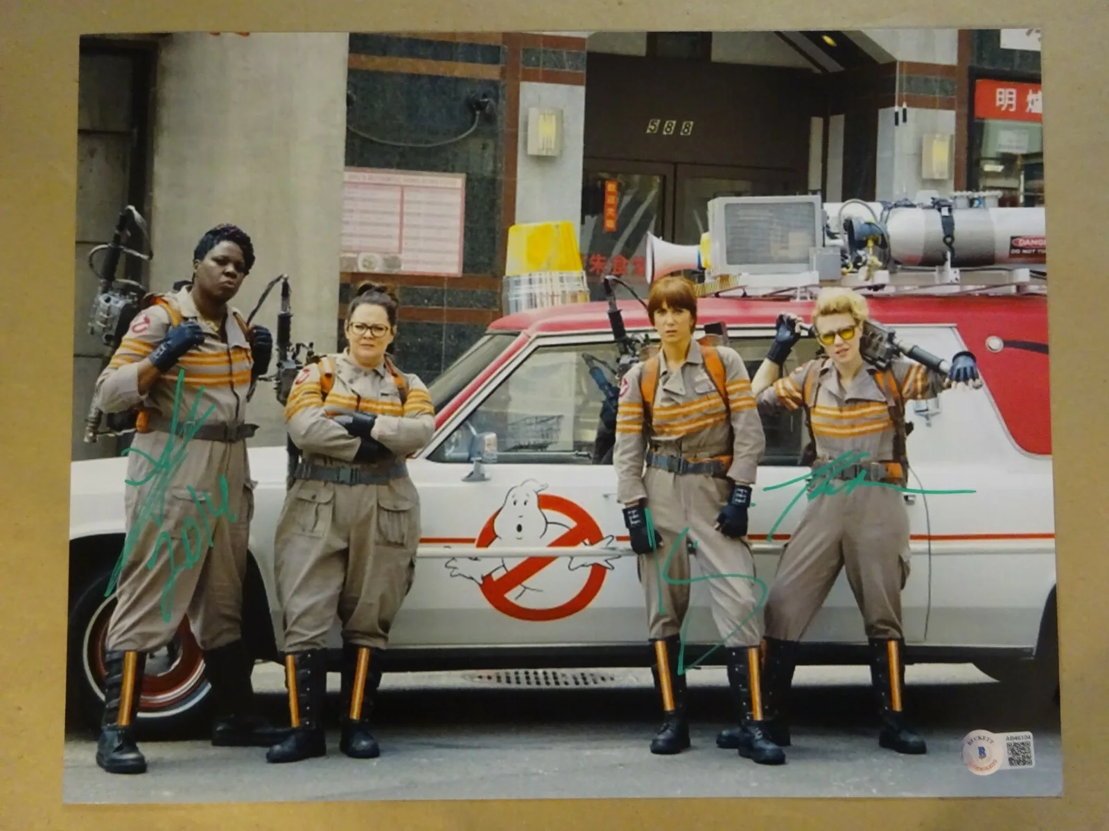 Kristen Wiig, Kate McKinnon, Leslie Jones — Signed K WIIG, K MCKINNON, L JONES 11X14 2016 GHOSTBUSTERS Photo BECKETT COA BAS, image 2