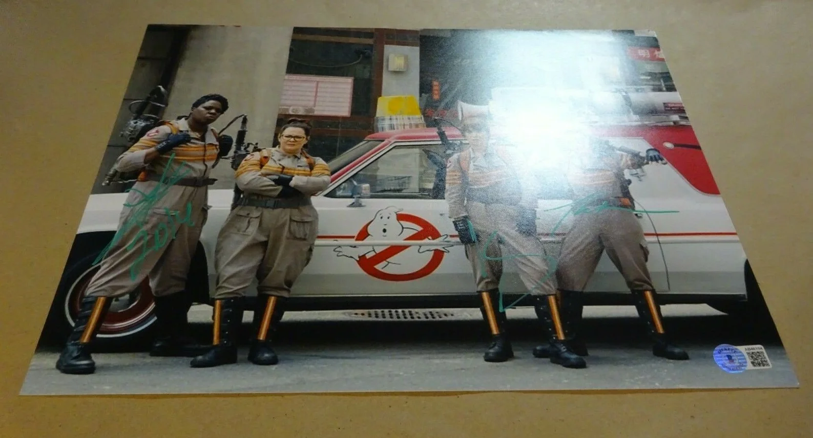 Kristen Wiig, Kate McKinnon, Leslie Jones — Signed K WIIG, K MCKINNON, L JONES 11X14 2016 GHOSTBUSTERS Photo BECKETT COA BAS, image 3