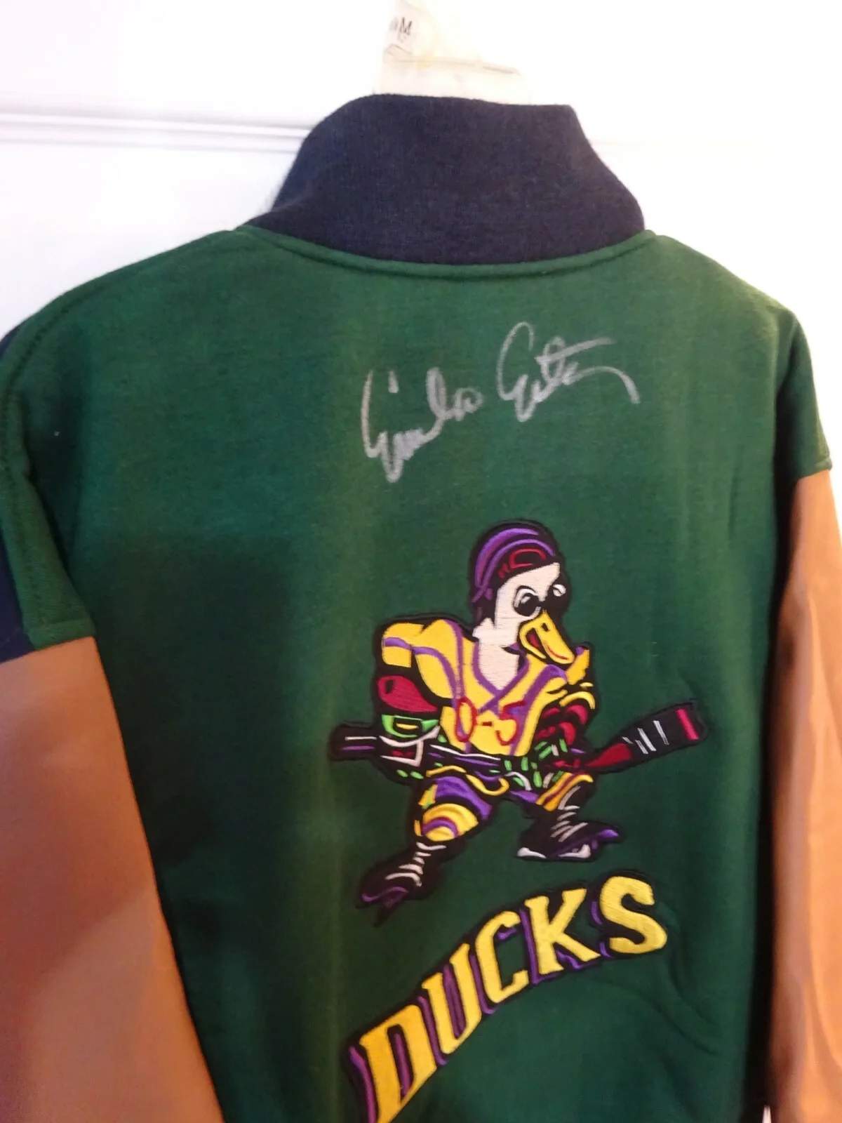 Emilio Estevez — Signed Emilio Estevez Autographed Mighty Ducks Coach Bombay Jacket Beckett COA, image 2